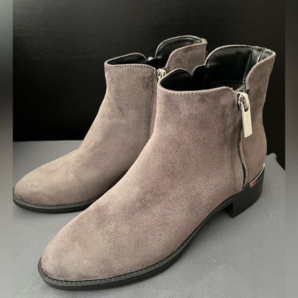 Calvin Klein - Deniece 3 Womens Double Zipper Almond Toe Ankle Boots